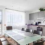 Huge 5 Bedrooms Apartment Near Prague Castle