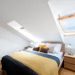 Huge 5 Bedrooms Apartment Near Prague Castle