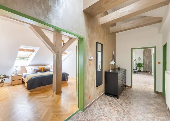 Huge 5 Bedrooms Apartment Near Prague Castle