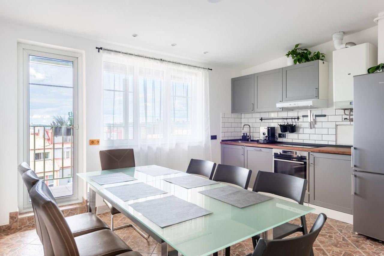 Huge 5 Bedrooms Near Castle Lejlighed *
