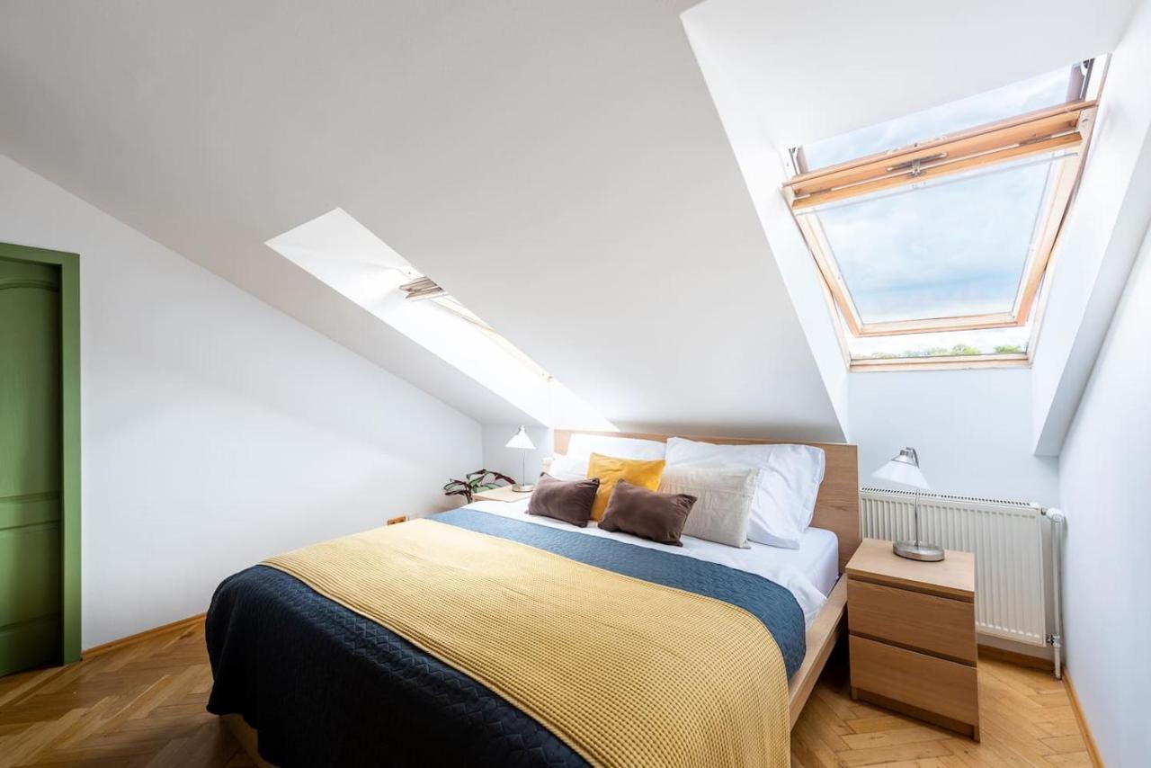 Huge 5 Bedrooms Near Castle Lejlighed Prag