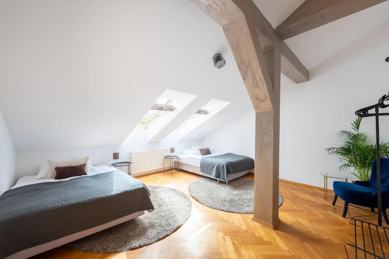 Huge 5 Bedrooms Near Castle Lejlighed